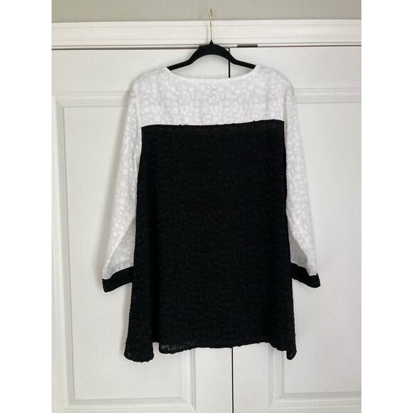 By JJ Textured Black White Long Sleeve Tunic Top Lagenlook Wednesday Size Small - Picture 6 of 8